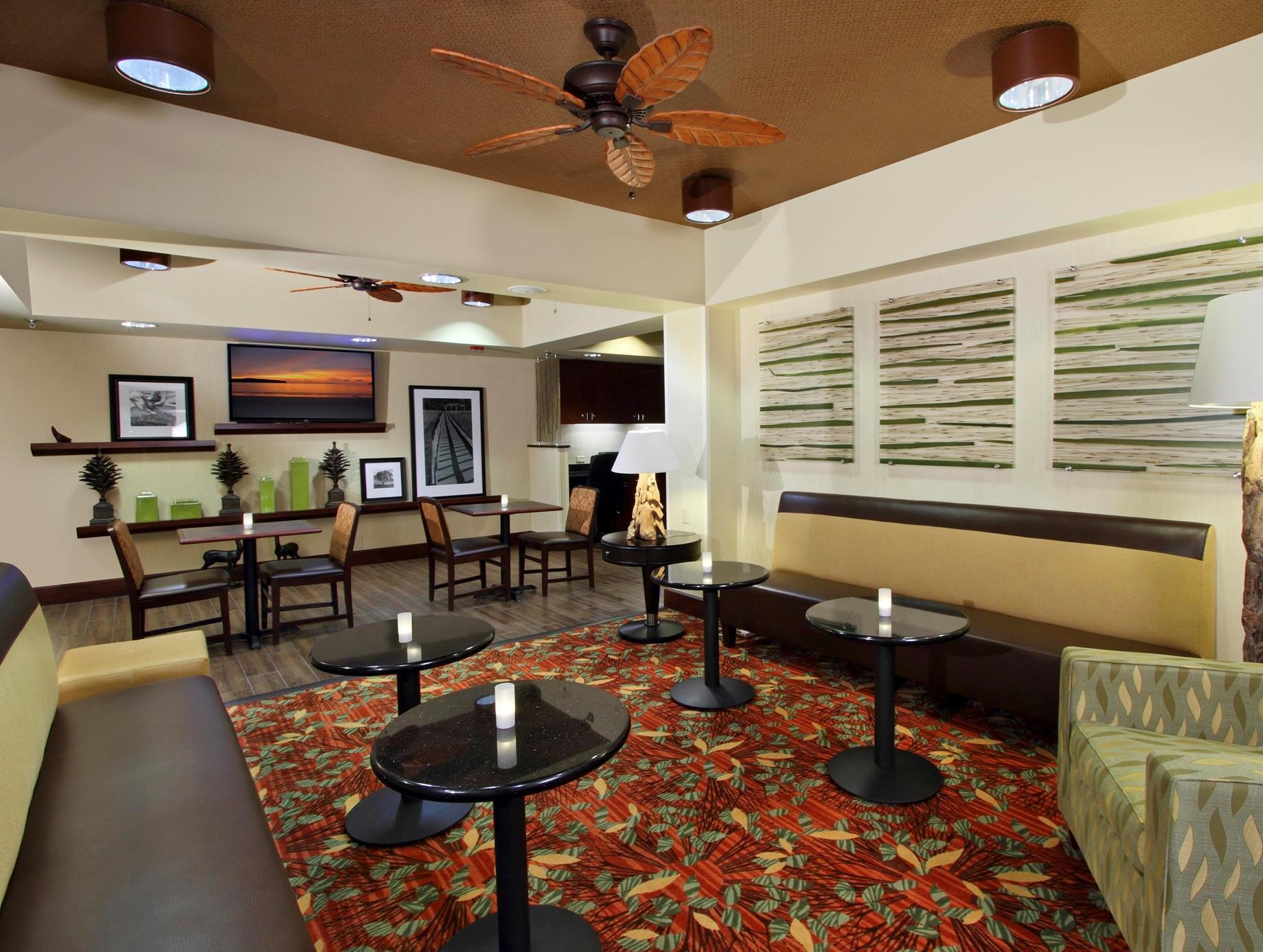 Hampton Inn Растон Экстерьер фото