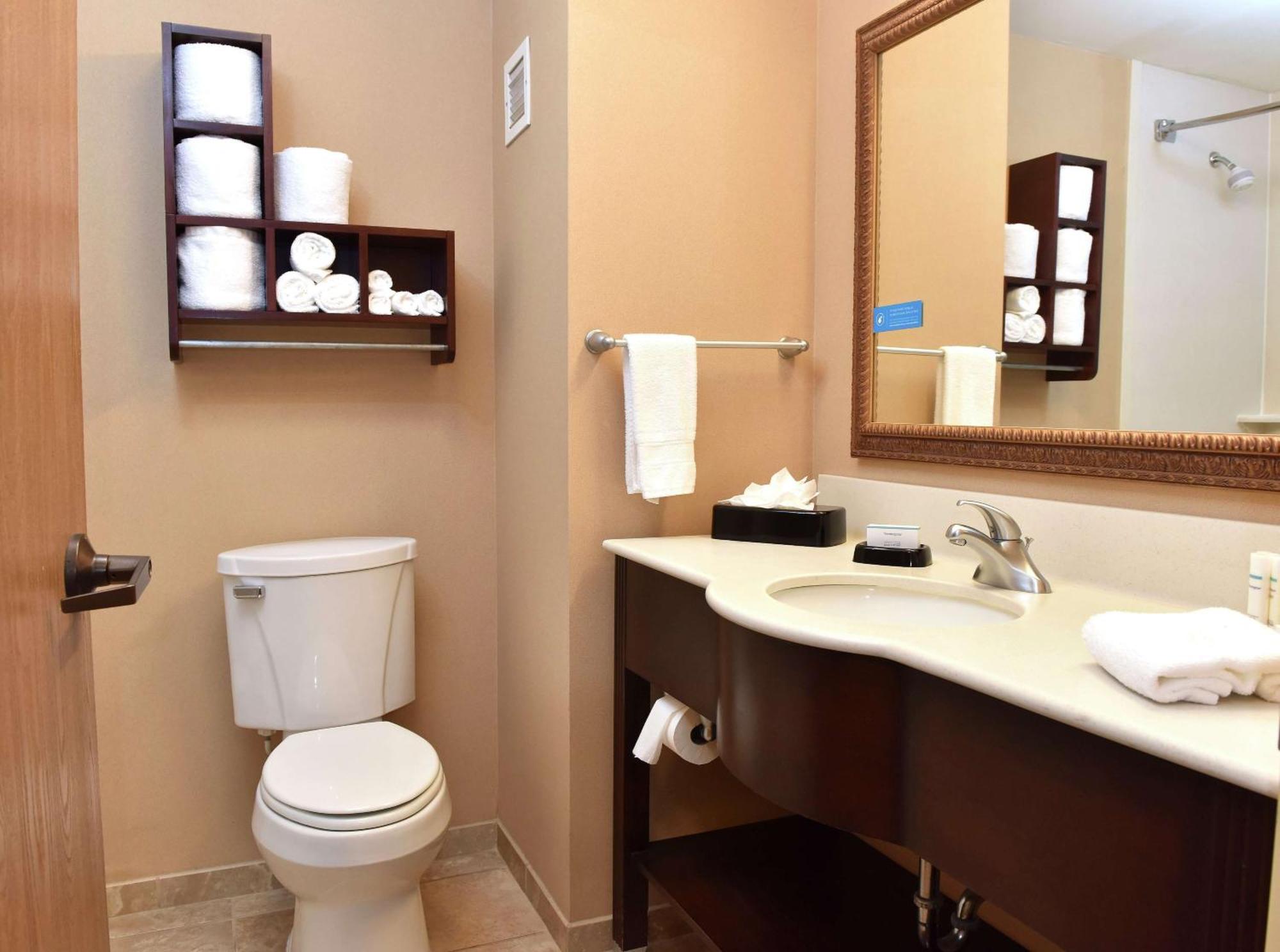 Hampton Inn Растон Экстерьер фото