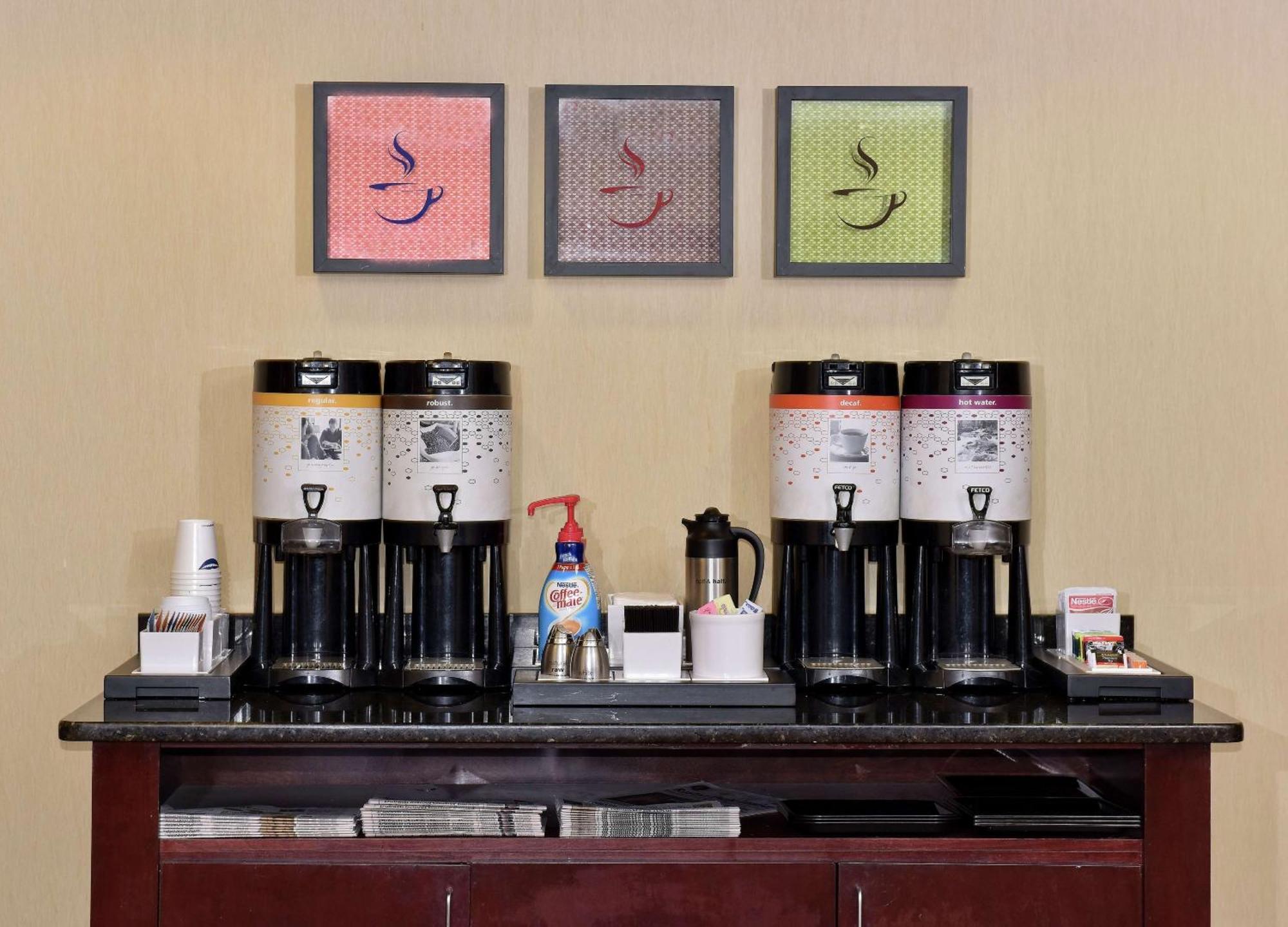 Hampton Inn Растон Экстерьер фото