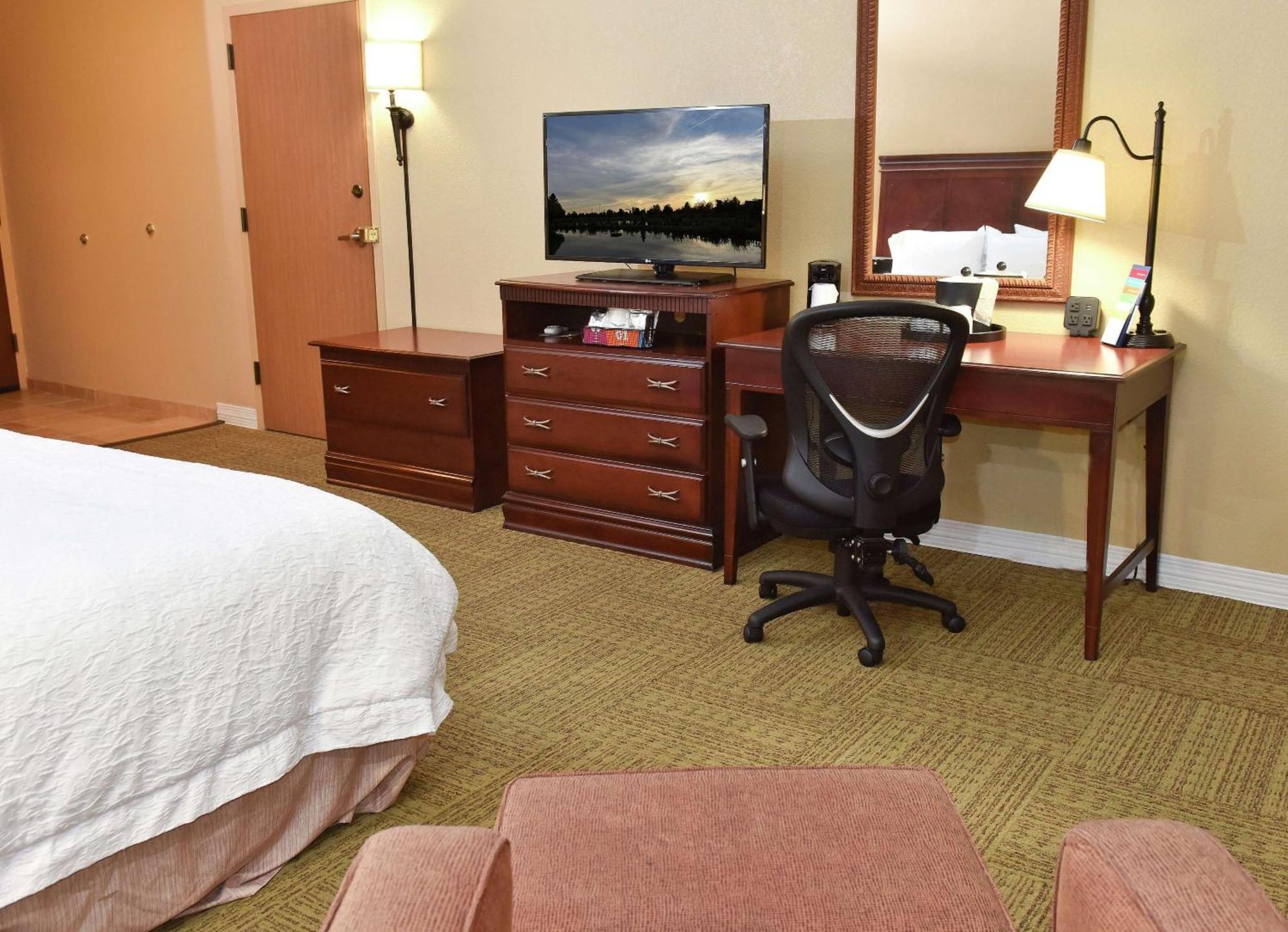 Hampton Inn Растон Экстерьер фото